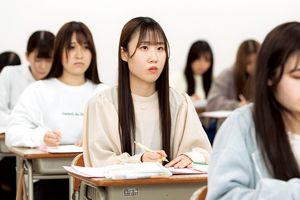歯科衛生士科　2年生　宍戸 鈴菜さん