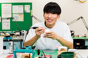 歯科技工士科　2年生　菅野 暖人さん