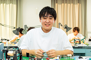 歯科技工士科　2年生　斎藤 月瑠さん
